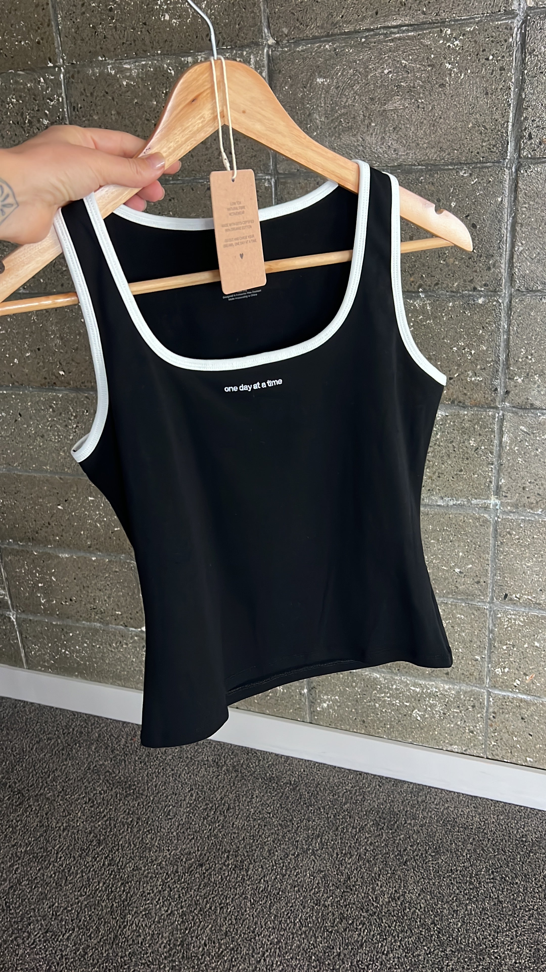 THE ICONIC SINGLET